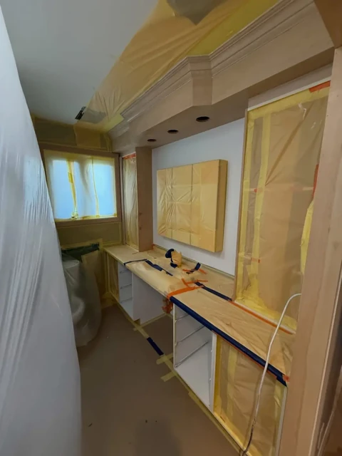 Avant — Mobilier de salle de bain remis à neuf